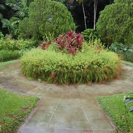 Inn At Shaw Park Gardens & Waterfalls
