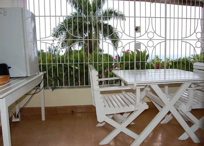 Hotel At Shaw Park Gardens & Waterfalls
