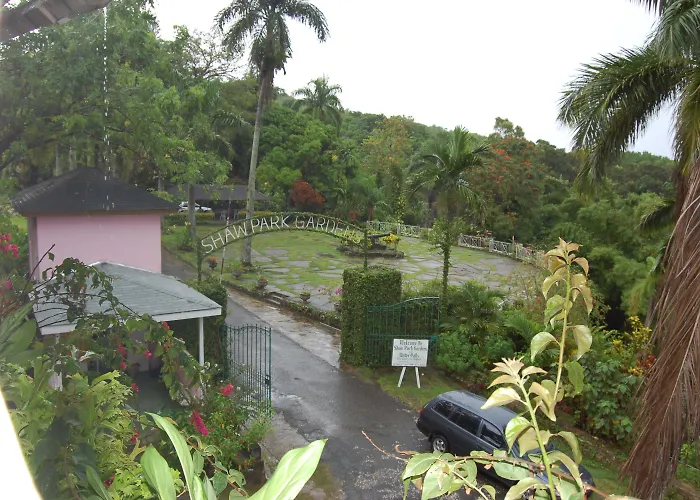 At Shaw Park Gardens & Waterfalls Hotel Ocho Ríos