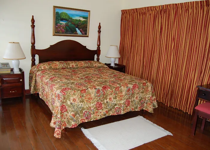At Shaw Park Gardens & Waterfalls Hotel Ocho Ríos