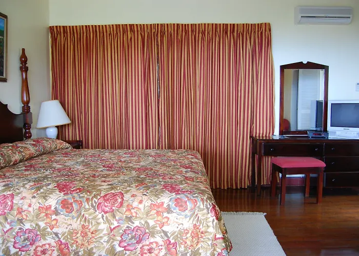 Hotel At Shaw Park Gardens & Waterfalls