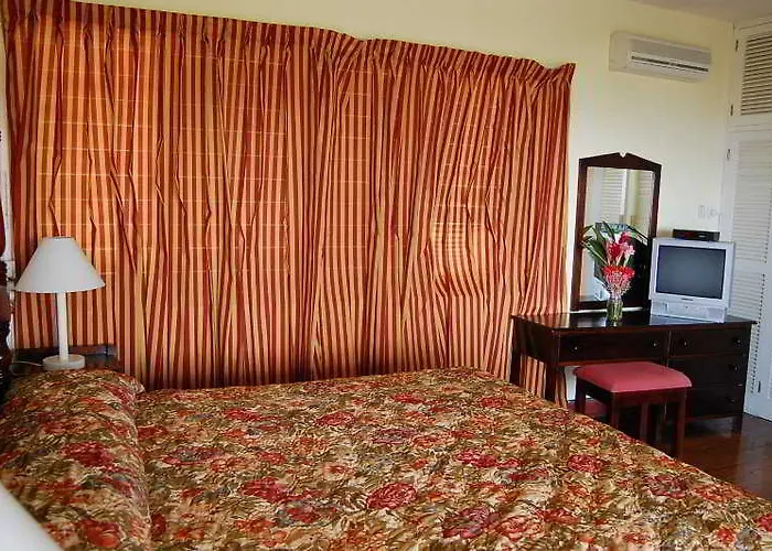 At Shaw Park Gardens & Waterfalls Hotel