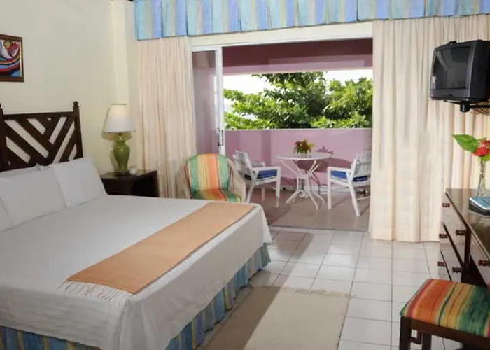 At Shaw Park Gardens & Waterfalls Hotel 3*